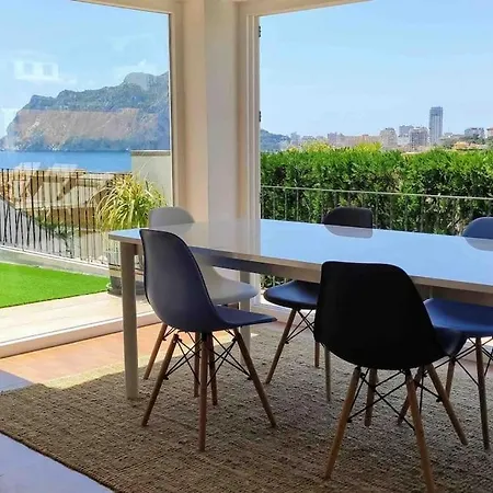 Villa Espectacular Junto A La Playa, Piscina Privada Y Vistas Al Mar