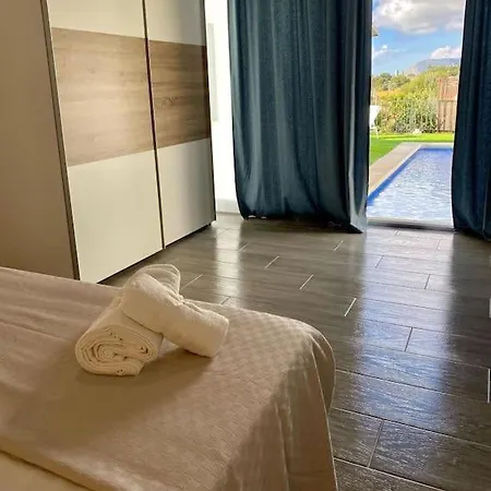 Villa Espectacular Junto A La Playa, Piscina Privada Y Vistas Al Mar *