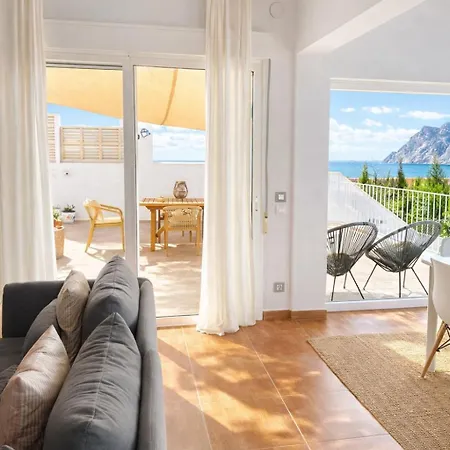 Sea Views, Private Pool And Walking To Willa Ifach