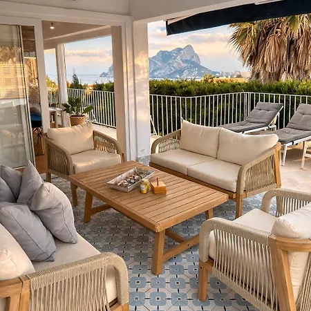 Villa Sea Views, Private Pool And Walking To *