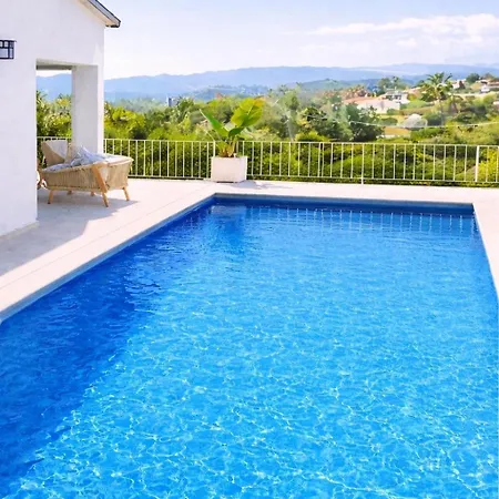 Sea Views, Private Pool And Walking To Villa