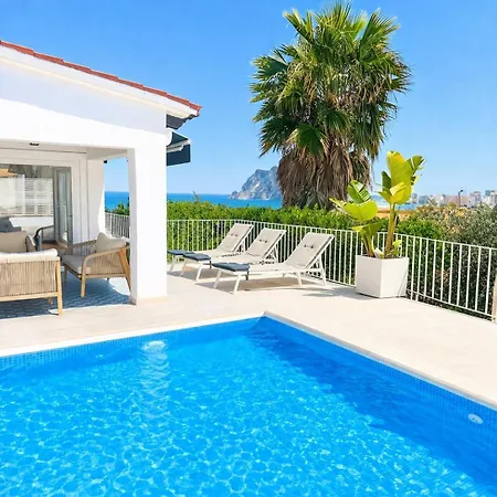 Sea Views, Private Pool And Walking To Willa Ifach